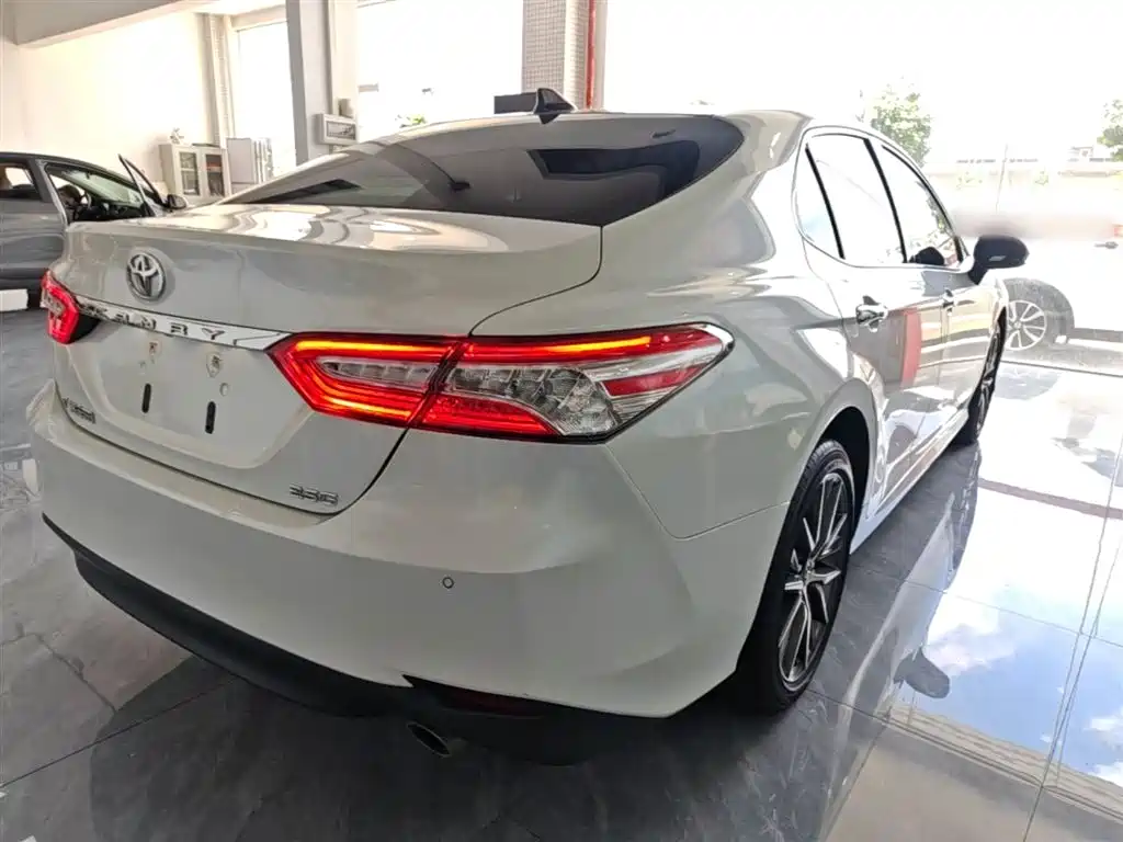 Toyota Camry 2022 — фото 7