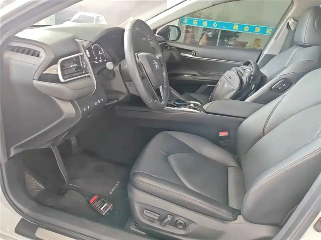 Toyota Camry 2022 — фото 15