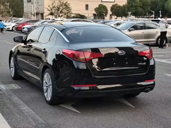 Kia K5 2011