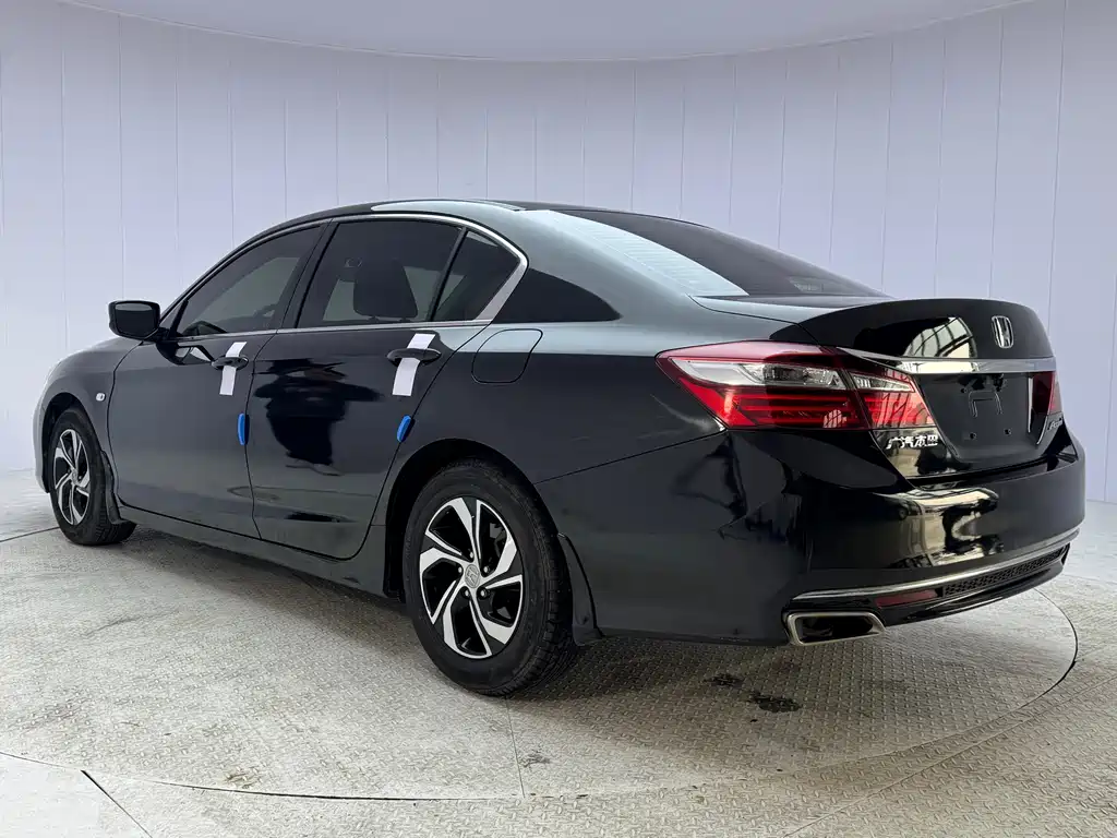 Honda Accord 2017 — фото 23