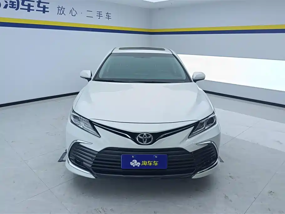 Toyota Camry 2022 — фото 2