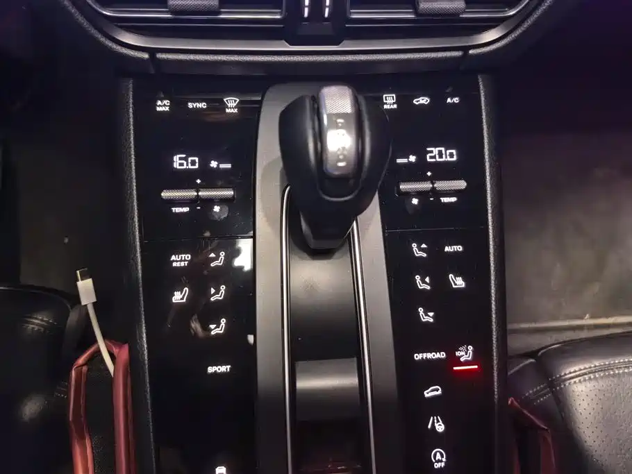 Porsche Macan 2022 — фото 16