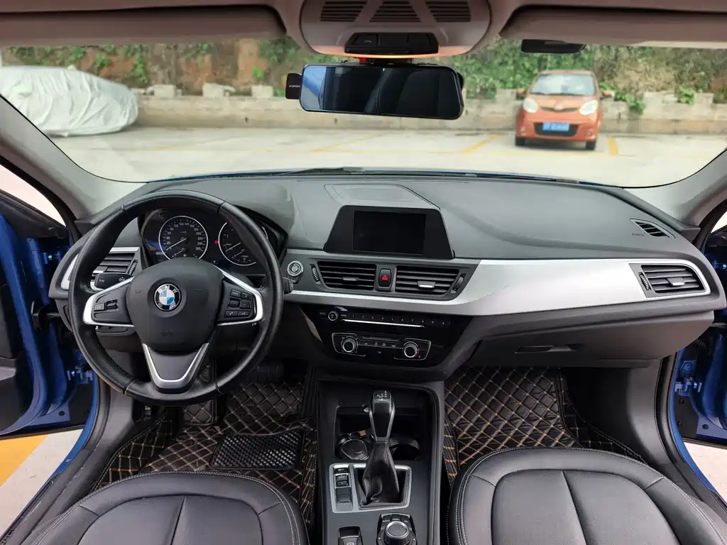BMW 1 Series 2017 — фото 12