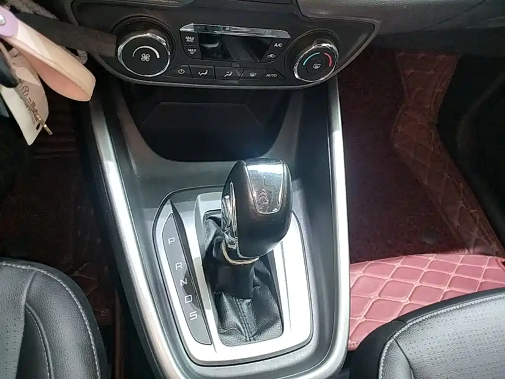Ford Escort 2018 — фото 14