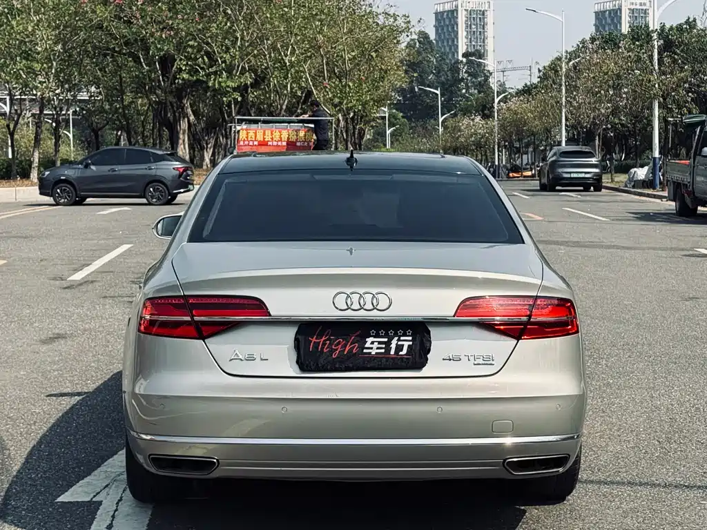 Audi A8 2015 — фото 4