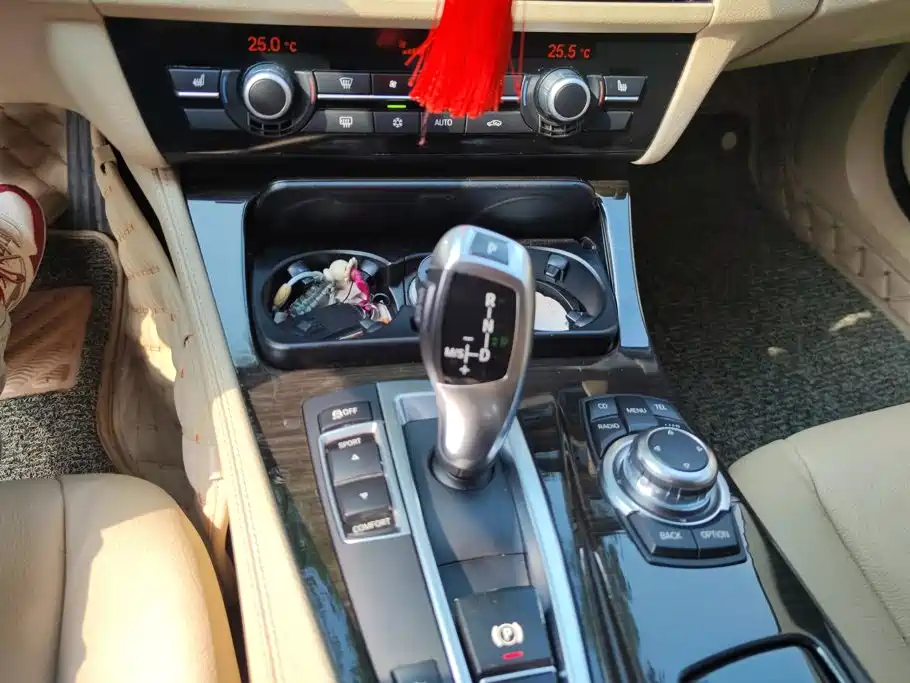 BMW 5 Series 2012 — фото 16