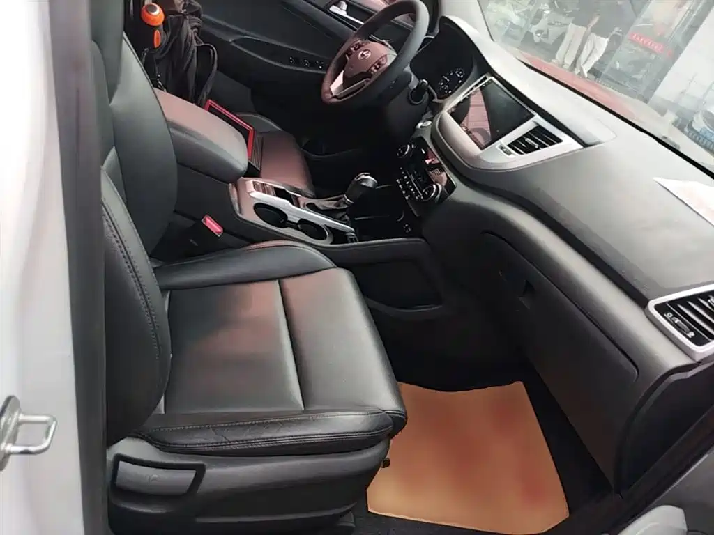 Hyundai Tucson 2017 — фото 25