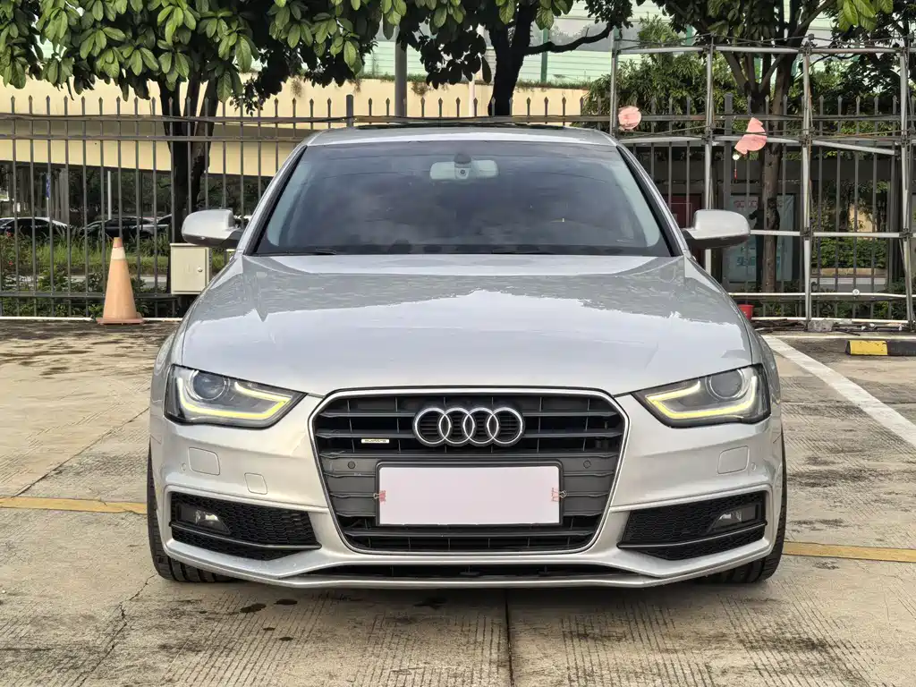 Audi A4L 2015