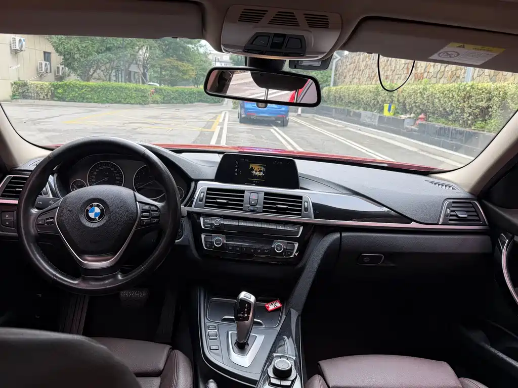 BMW 3 Series 2017 — фото 14