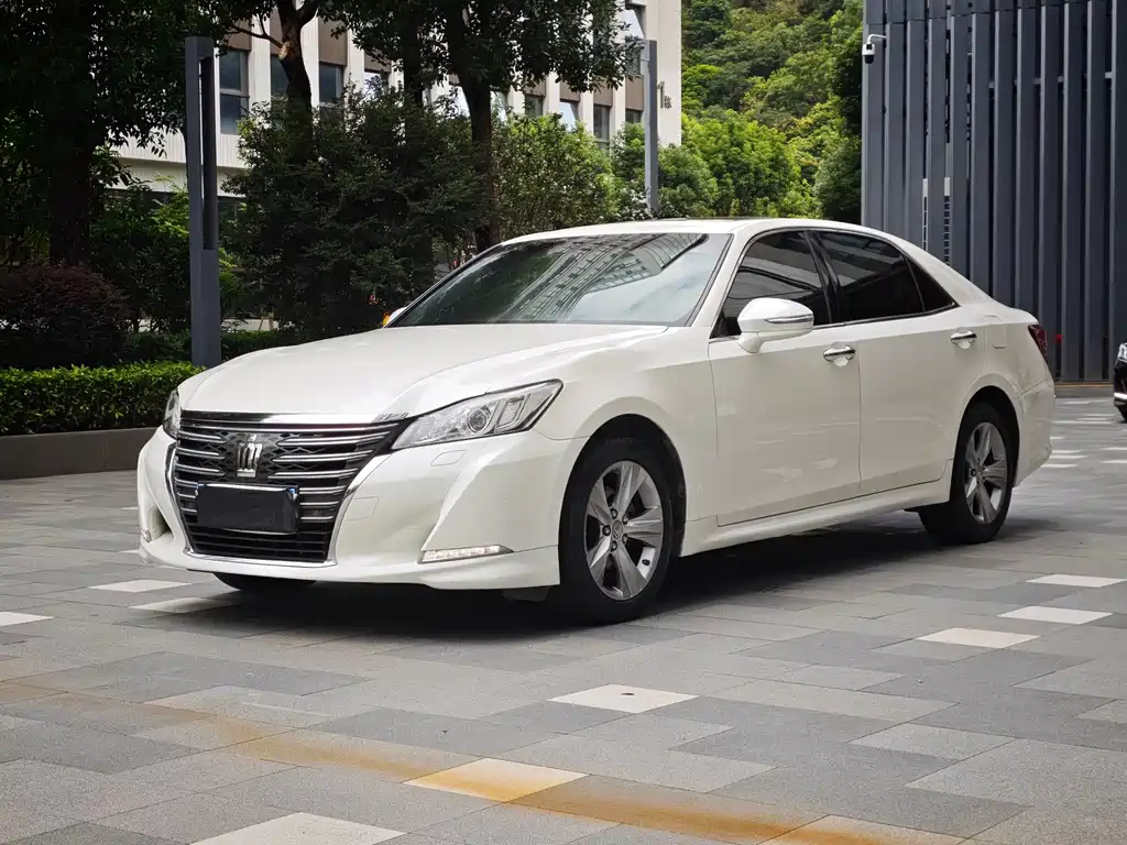 Toyota Crown 2016 — фото 1