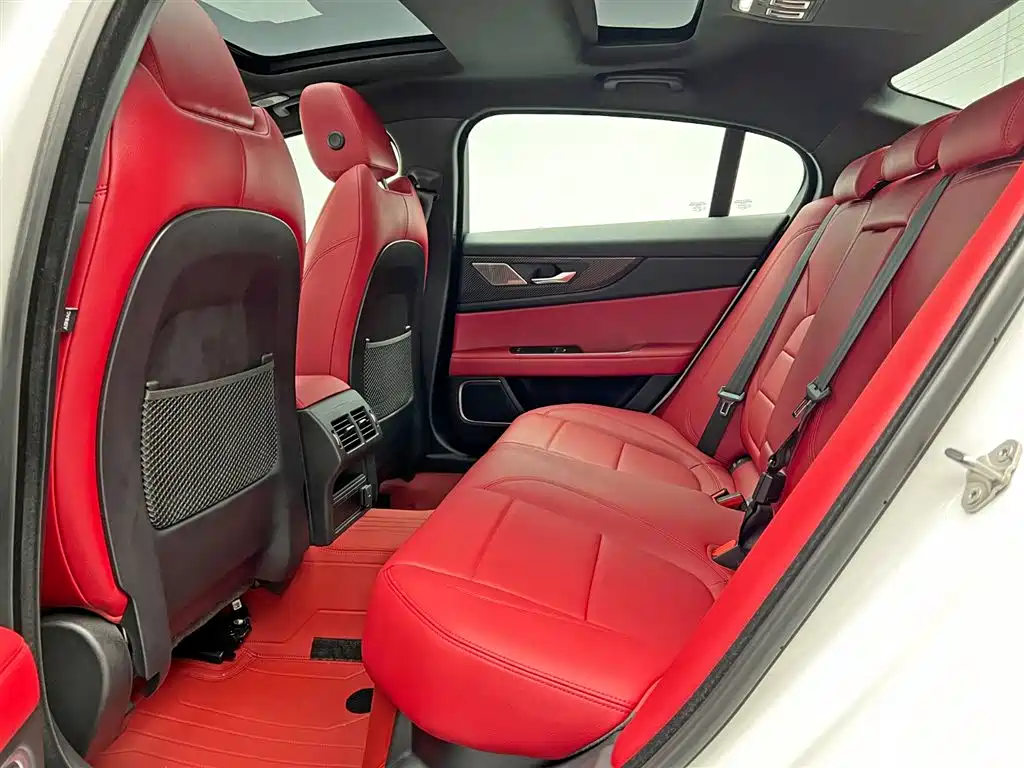 Jaguar XEL 2025 — фото 15