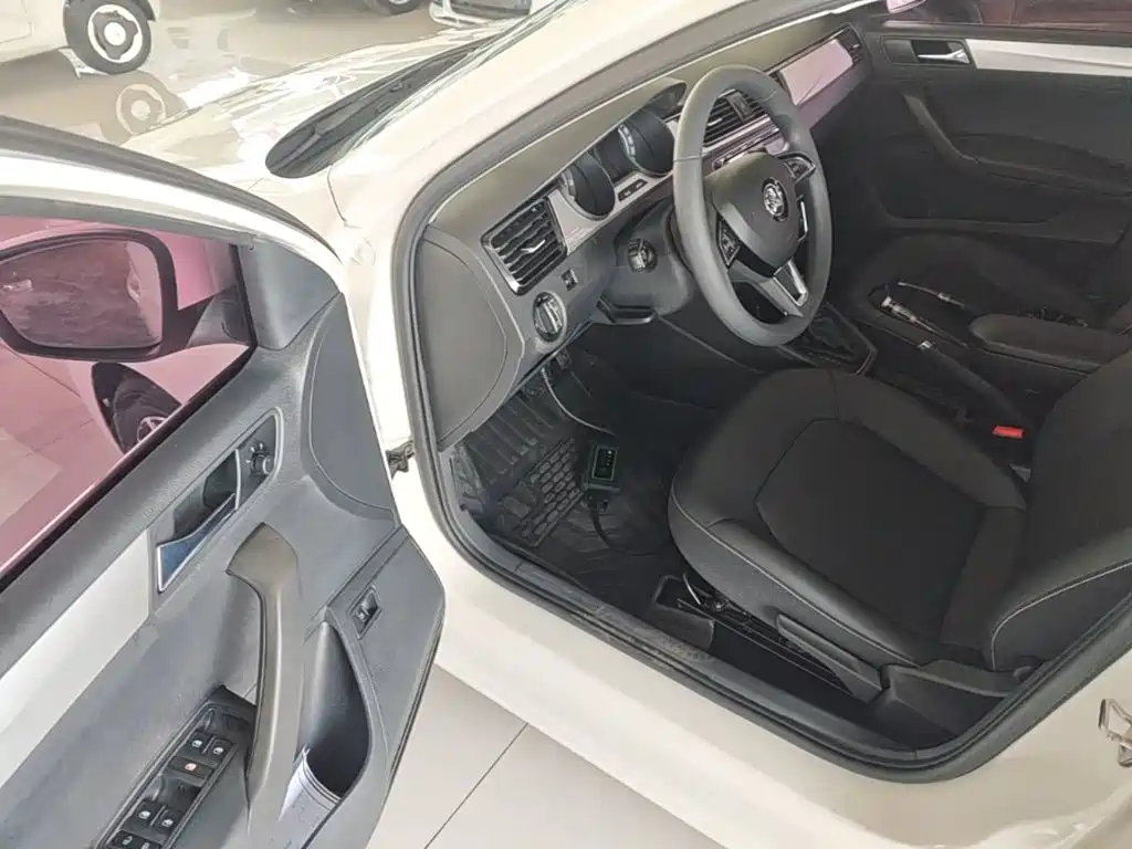 Skoda Rapid 2020 — фото 16