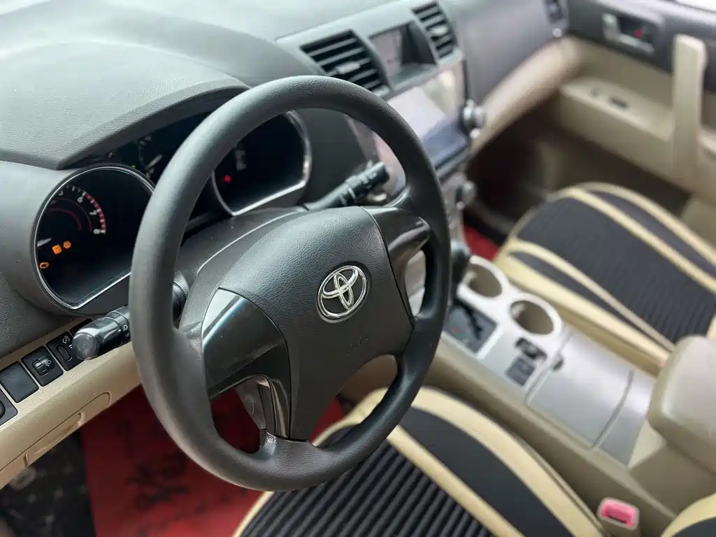 Toyota Highlander 2013 — фото 10