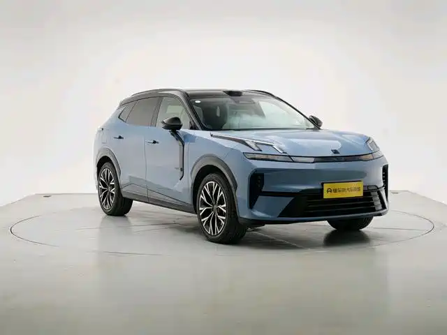 Lynk & Co 08 EM-P 2025
