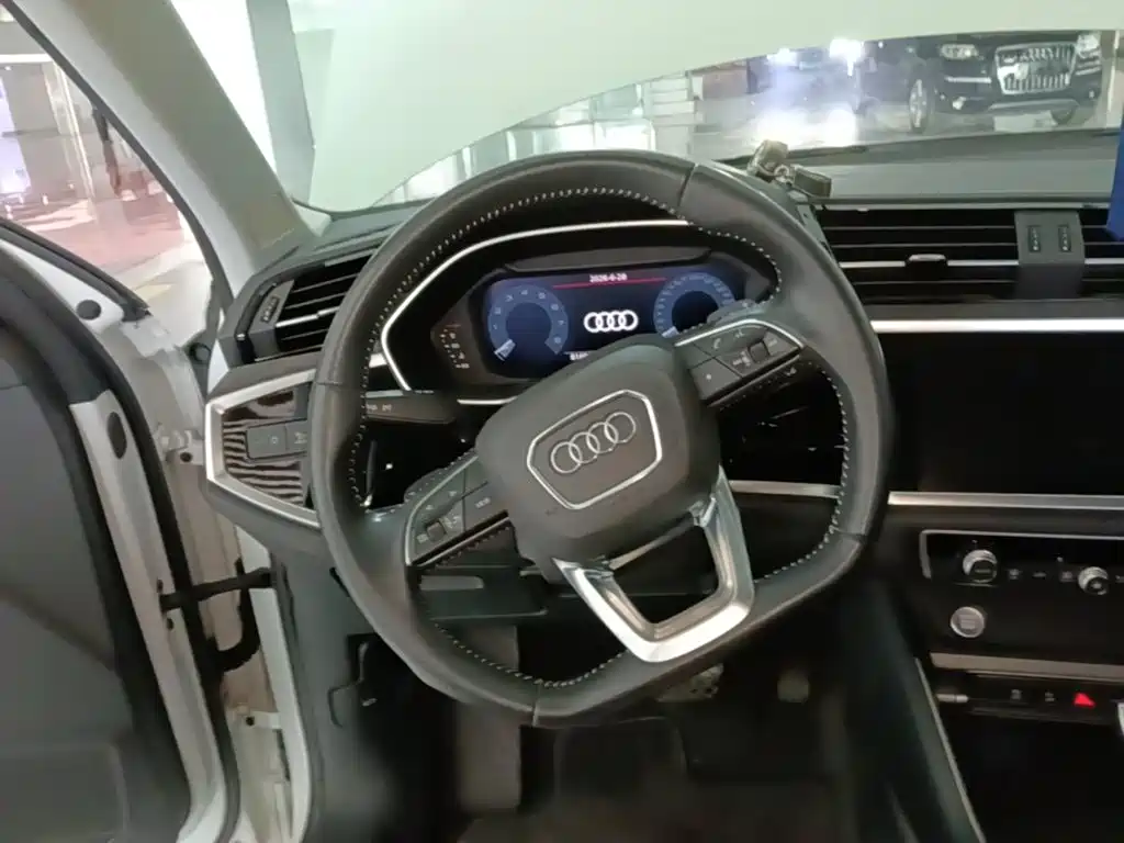Audi Q3 2020 — фото 11