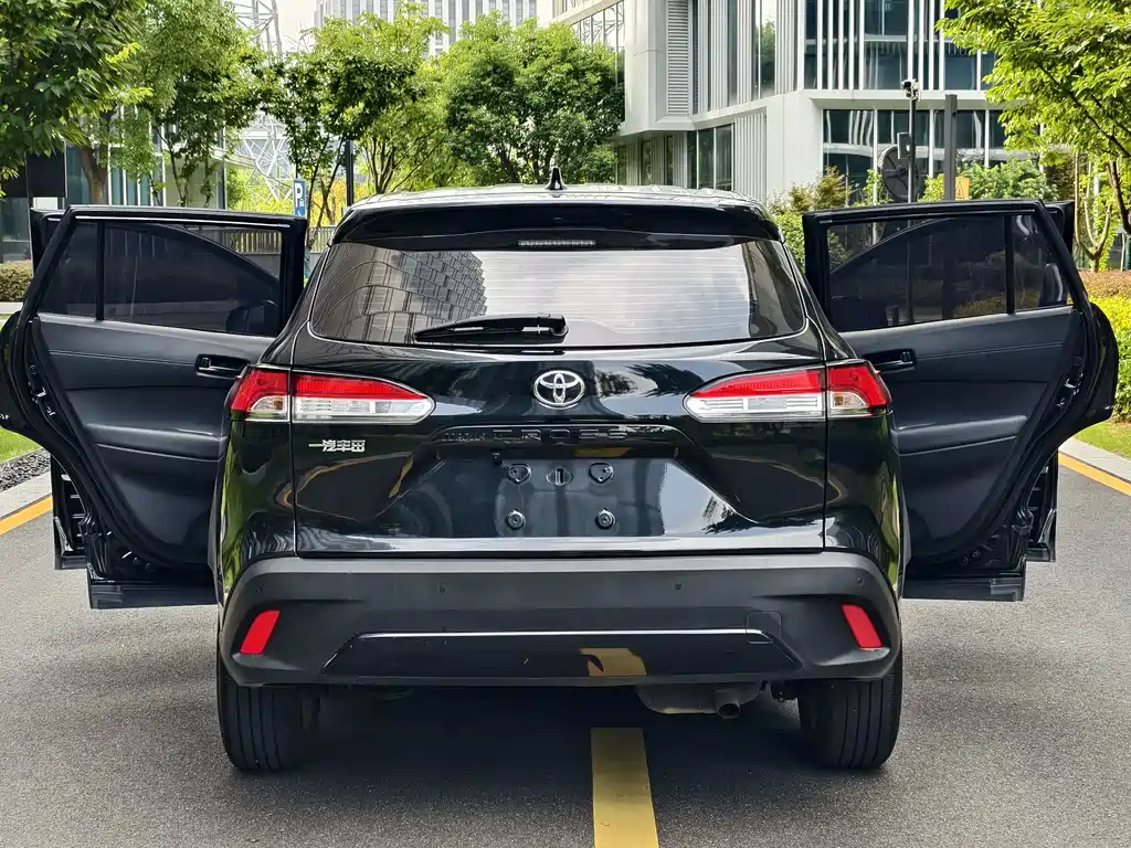 Toyota Corolla Cross 2023 — фото 3