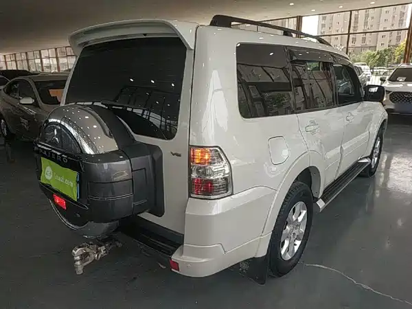 Mitsubishi Pajero 2018