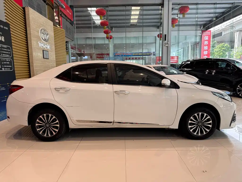 Toyota Corolla 2018 — фото 6