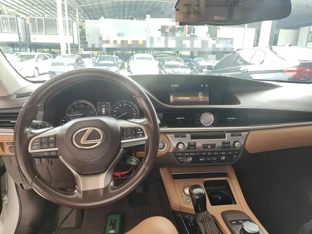 Lexus ES 2016 — фото 10