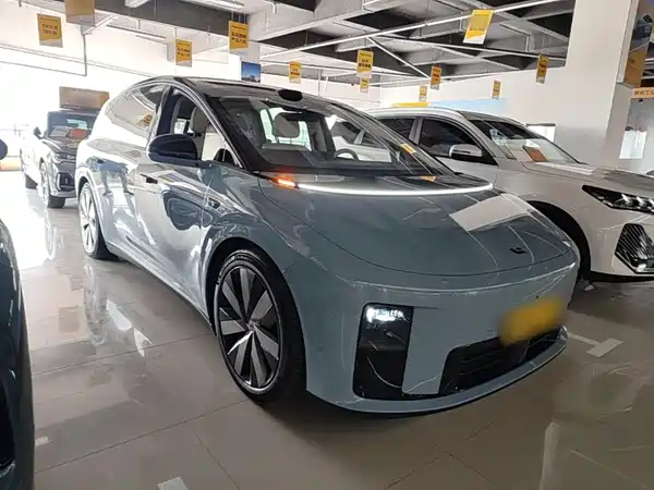 Li Auto i8 2025