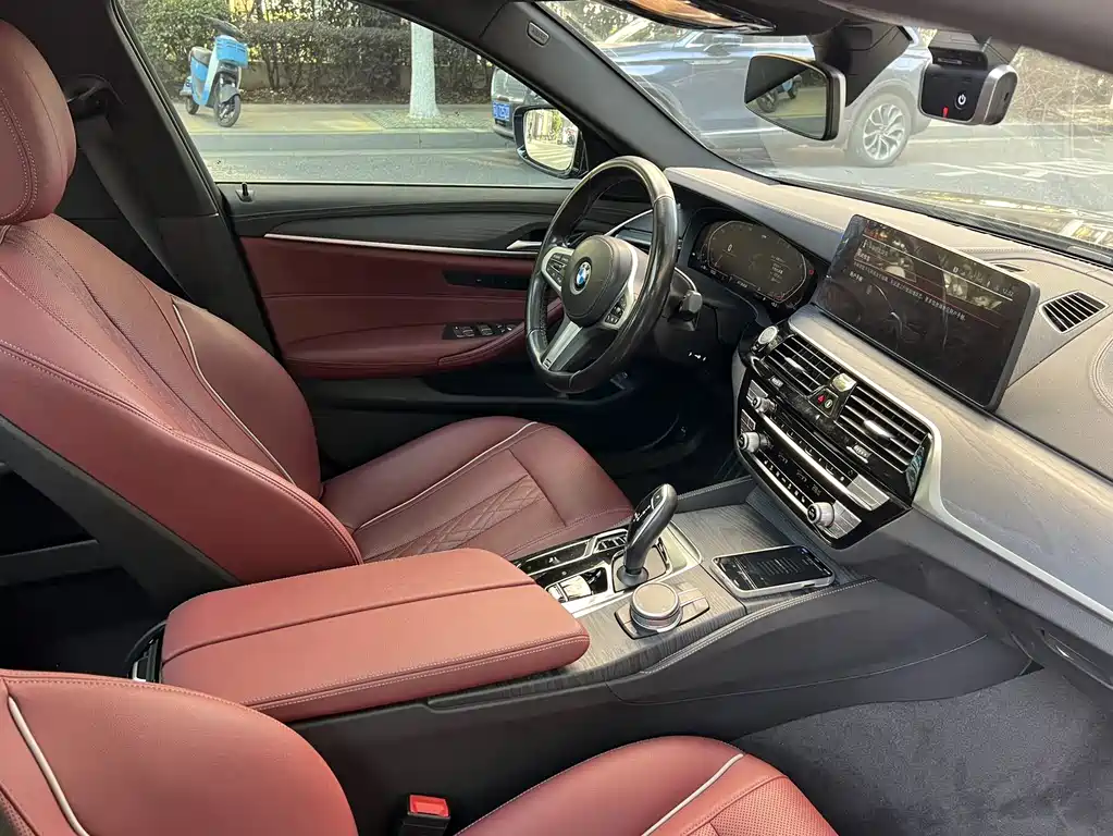 BMW 5 Series 2022 — фото 15