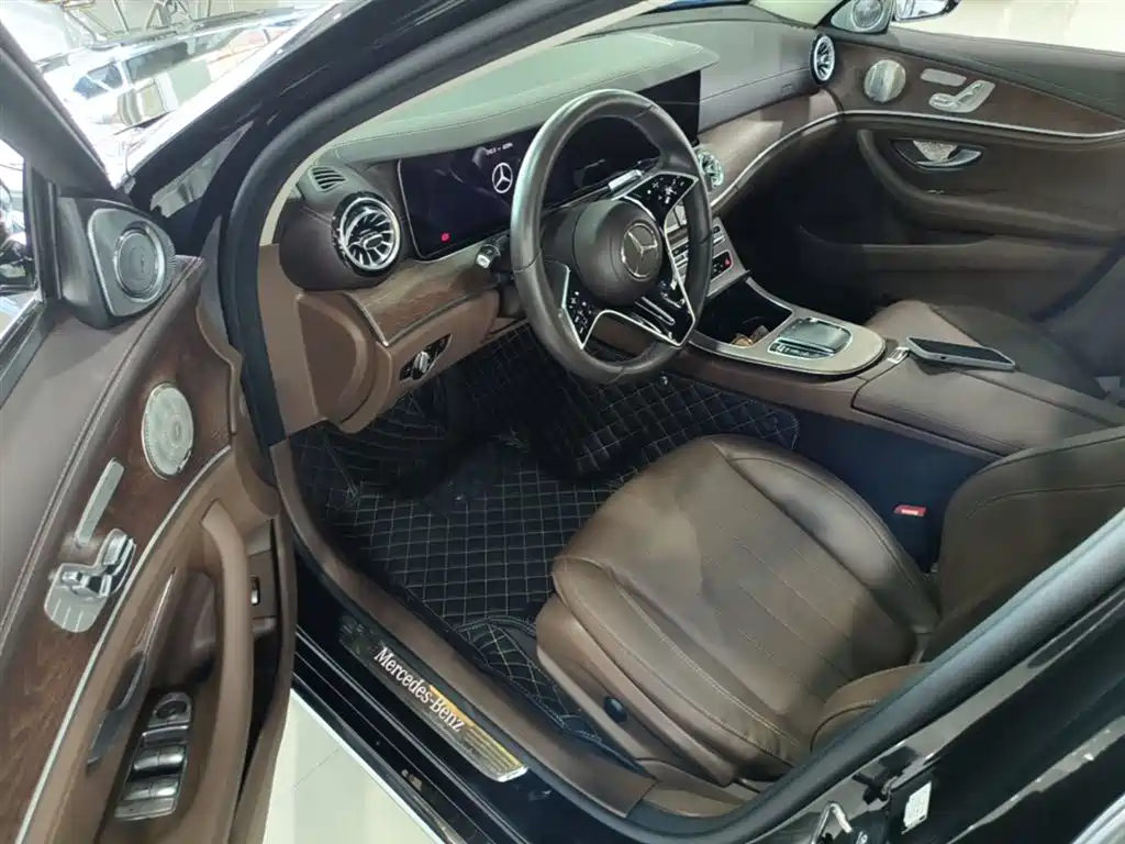 Mercedes-Benz E-Class 2023 — фото 16