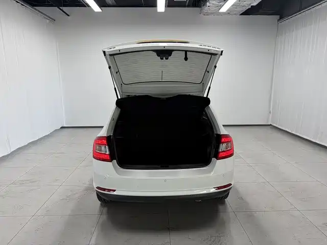 Skoda Rapid Spaceback 2017 — фото 13