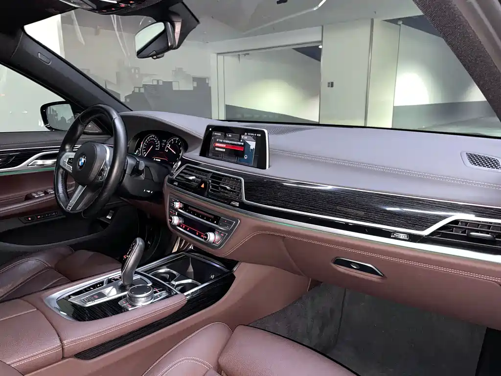 BMW 7 Series 2019 — фото 17