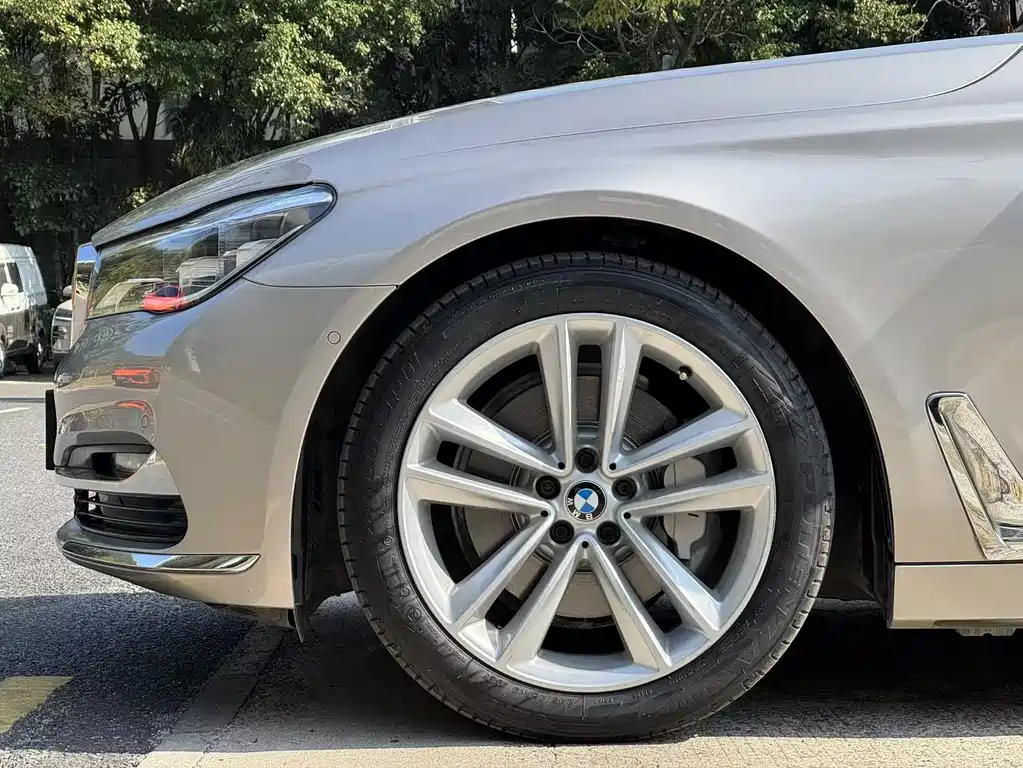 BMW 7 Series 2019 — фото 11