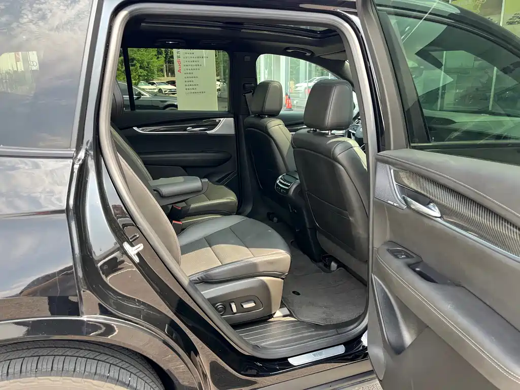 Cadillac XT6 2024 — фото 18