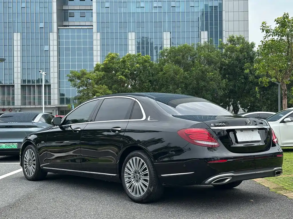 Mercedes-Benz E-Class 2020 — фото 11