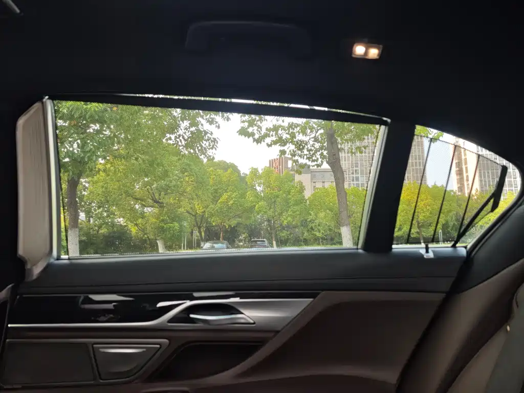 BMW 7 Series 2018 — фото 21