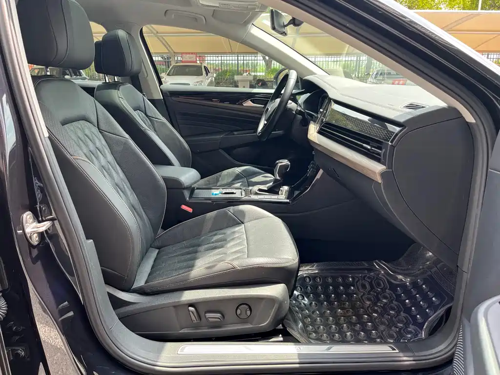 Volkswagen Passat 2019 — фото 16