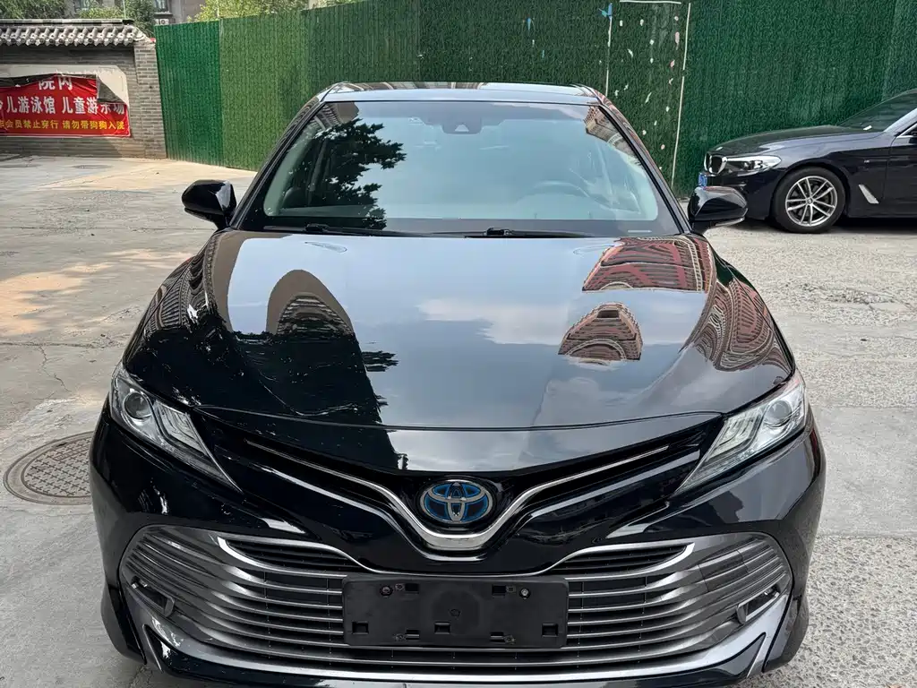 Toyota Camry 2018 — фото 2