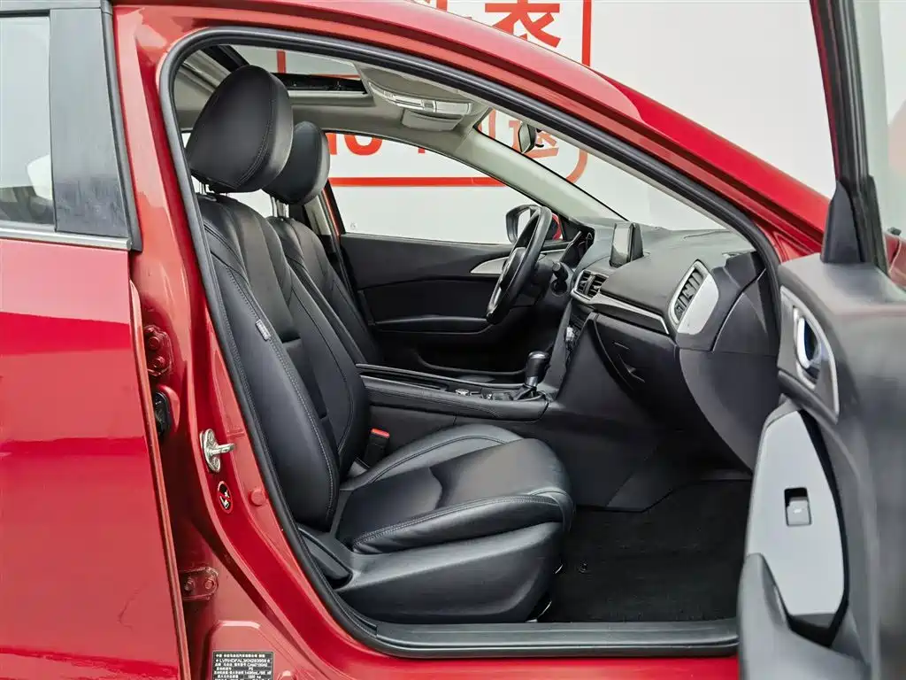 Mazda 3 Axela 2019 — фото 23