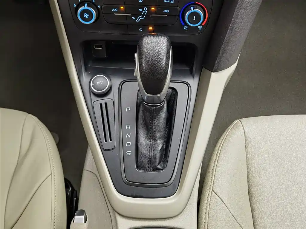 Ford Focus 2018 — фото 13