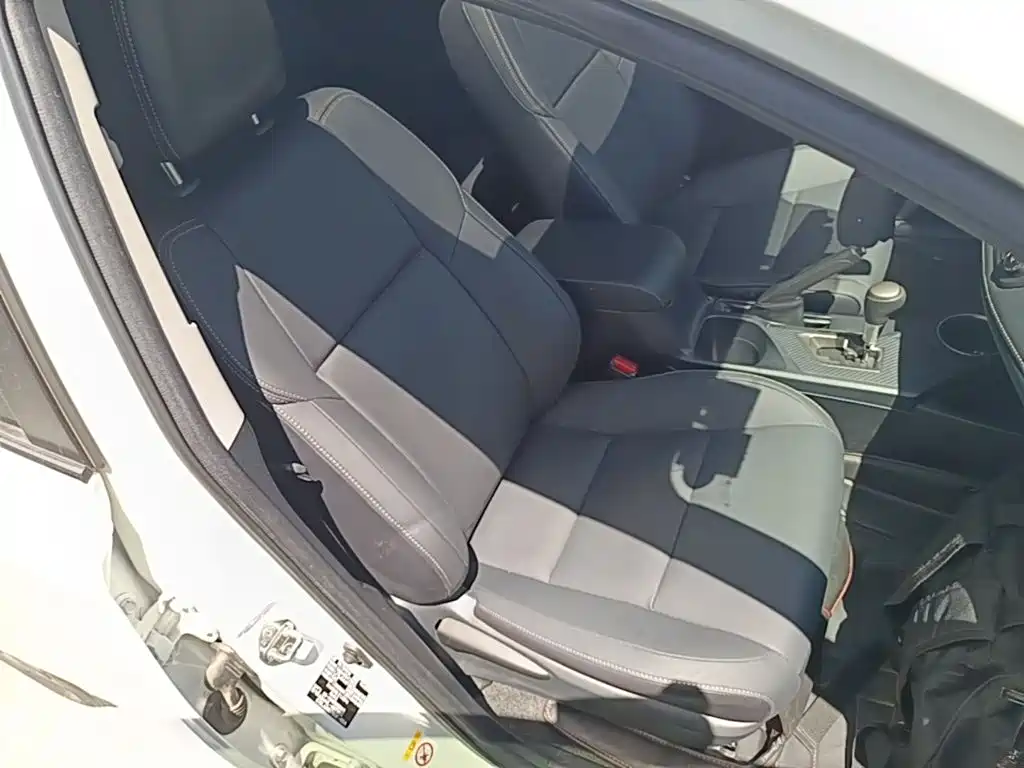 Toyota RAV4 2016 — фото 20