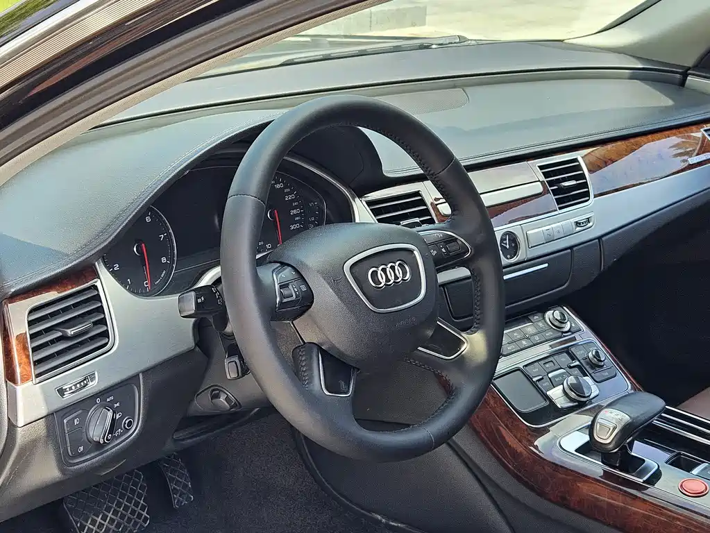 Audi A8 2012 — фото 14