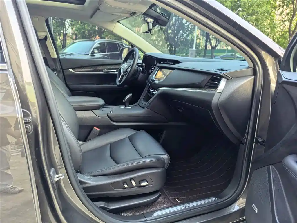 Cadillac XT5 2019 — фото 12