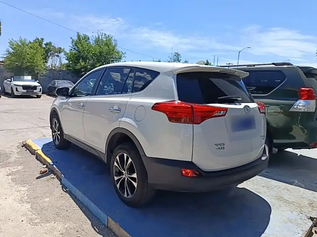 Toyota RAV4 2016 — фото 23