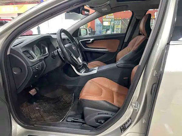 Volvo V60 2016
