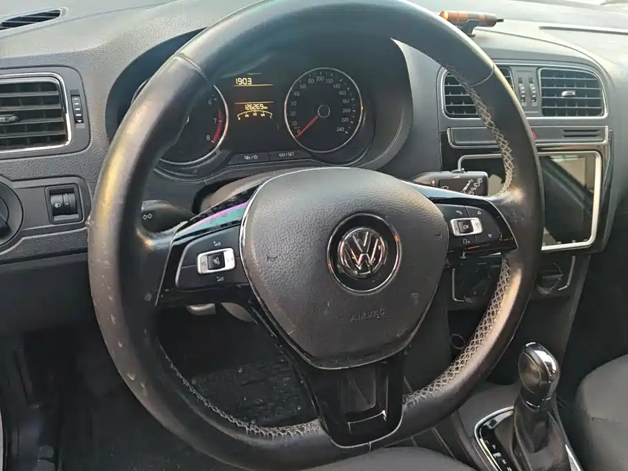 Volkswagen Polo 2017 — фото 15