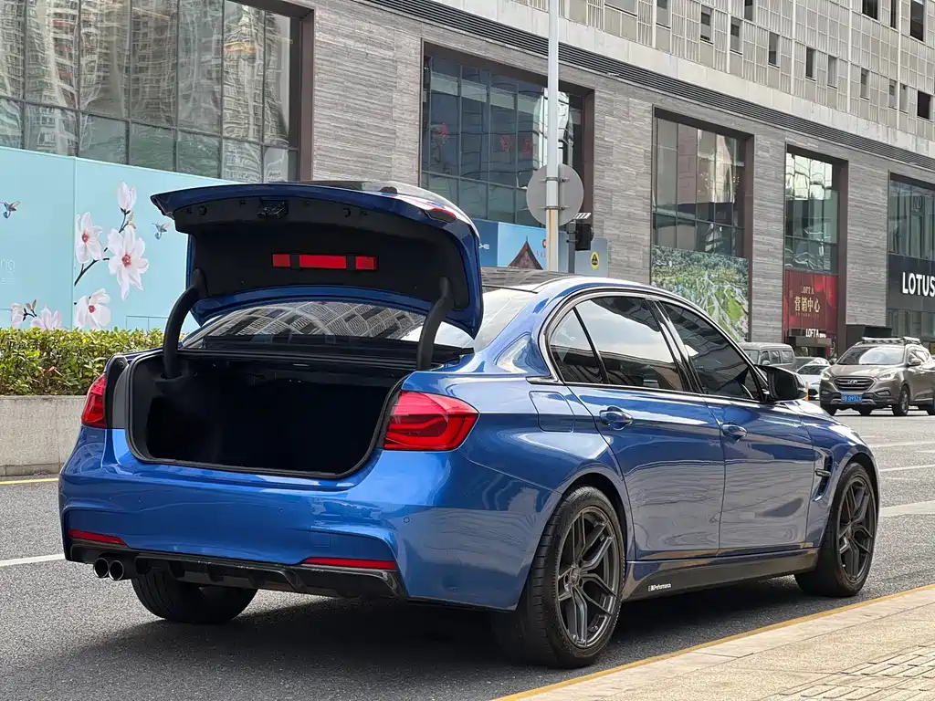 BMW 3 Series 2017 — фото 24