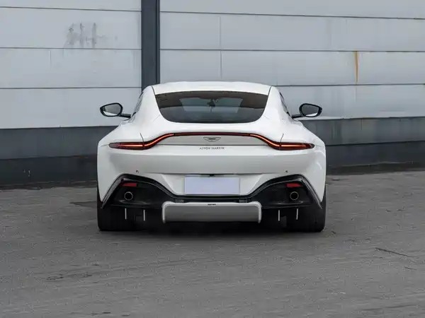 Aston Martin V8 Vantage 2019