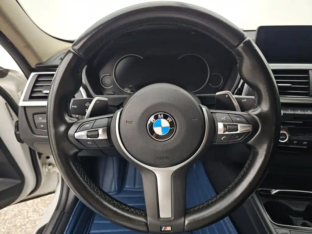 BMW 3 Series 2019 — фото 9