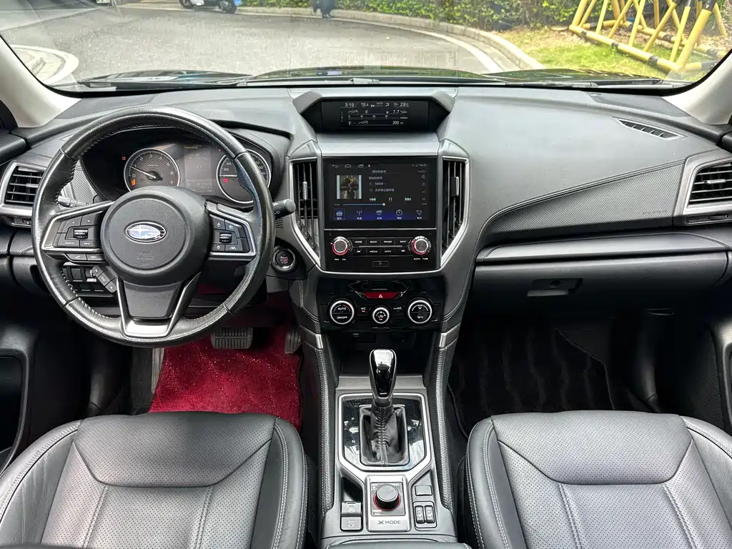 Subaru Forester 2018 — фото 13