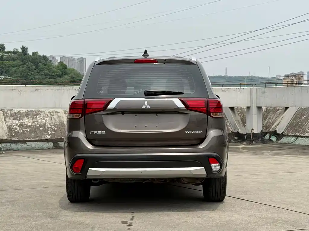 Mitsubishi Outlander 2018 — фото 5