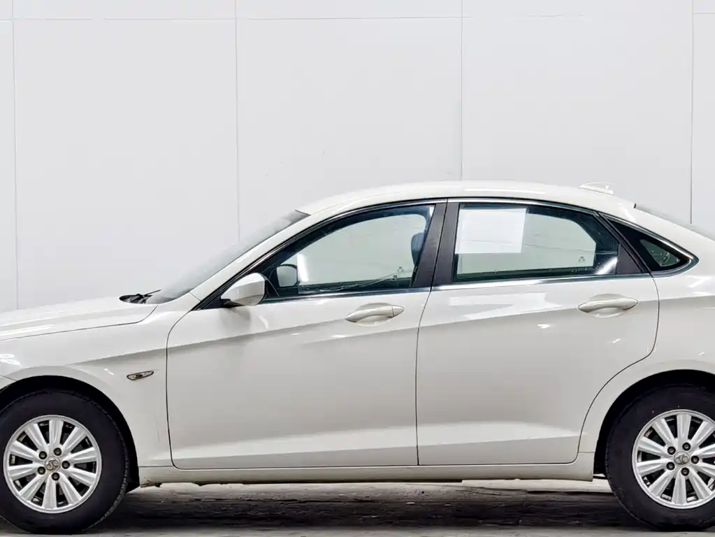 BAIC Senova D50 2015 — фото 7