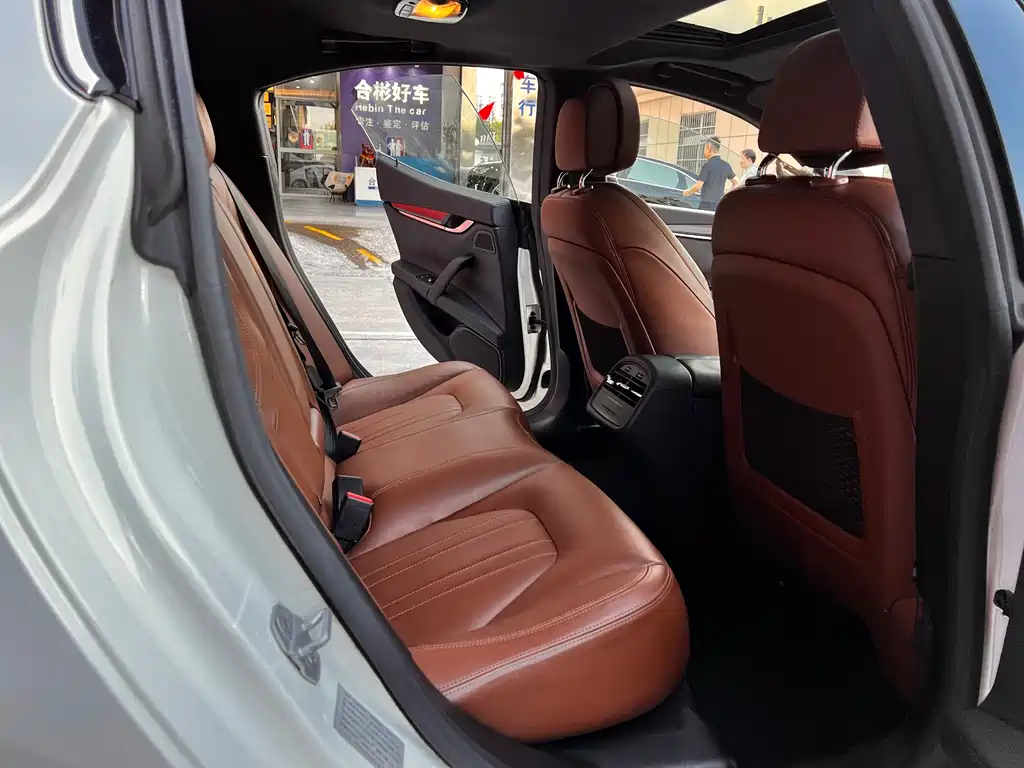 Maserati Ghibli 2015 — фото 35