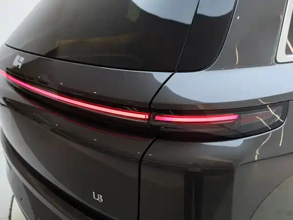 Li Auto L8 2025